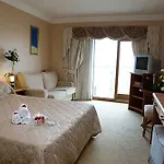 Shoreline Szálloda 4*