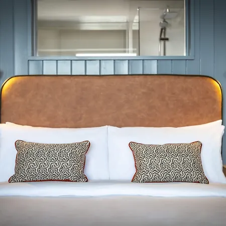 Shoreline فندق 4*