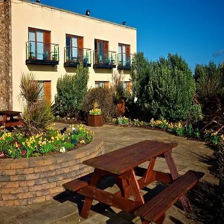 Shoreline Hotel 4*