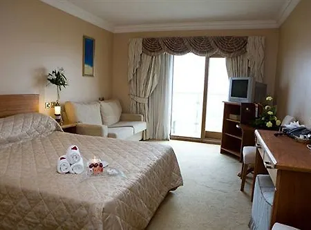 Shoreline Hotel 4*