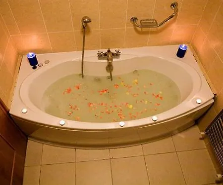 Shoreline Hotel
