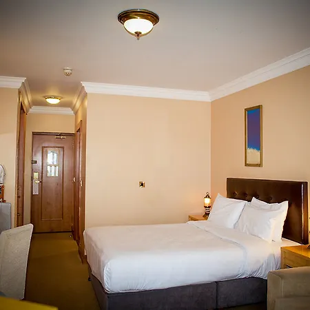 Shoreline Hotel 4*