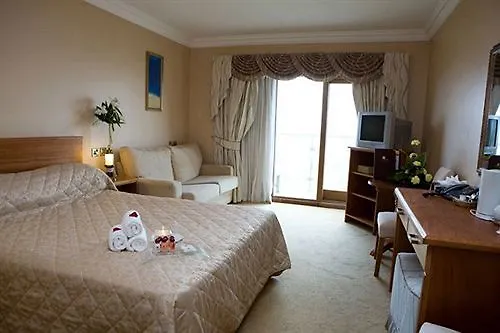 Shoreline Szálloda 4*